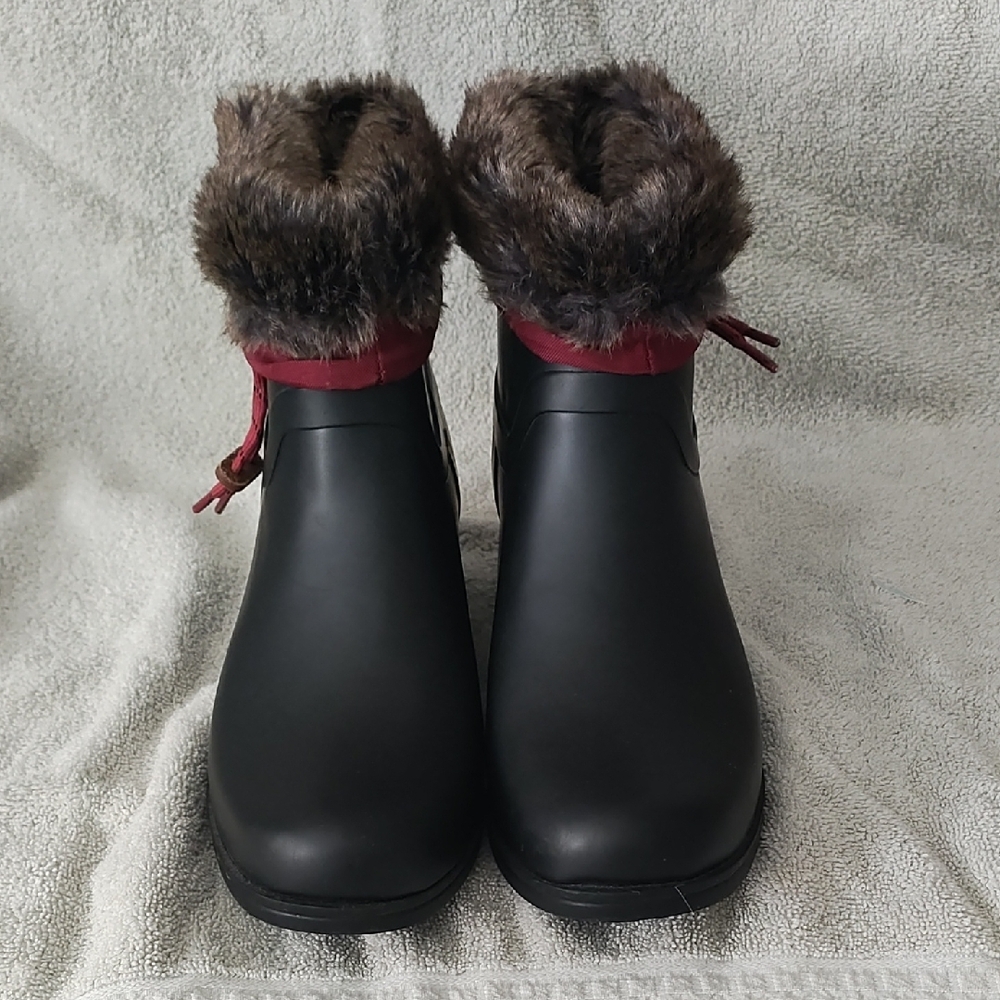 Women's Black and Red Fur-Lined Boots